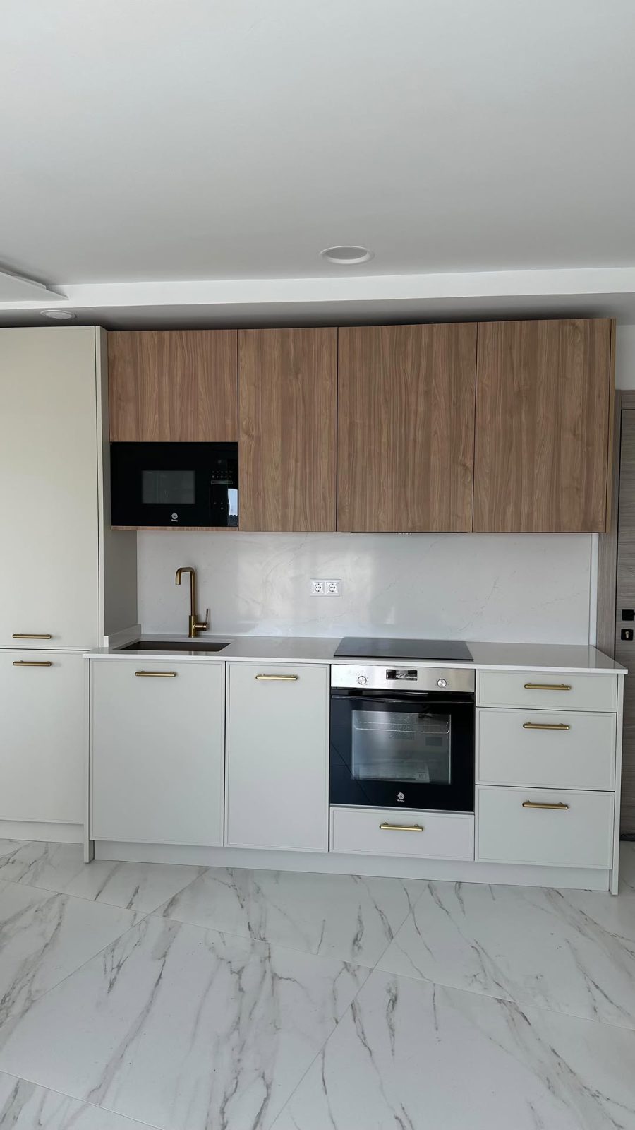 Cocina moderna instalada por Cocinas Guzmán