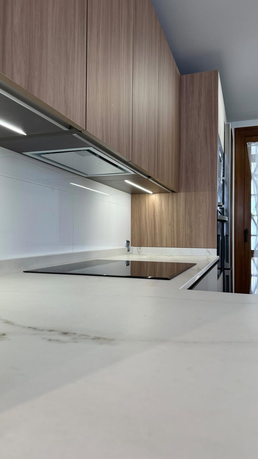 Cocina moderna instalada por Cocinas Guzmán