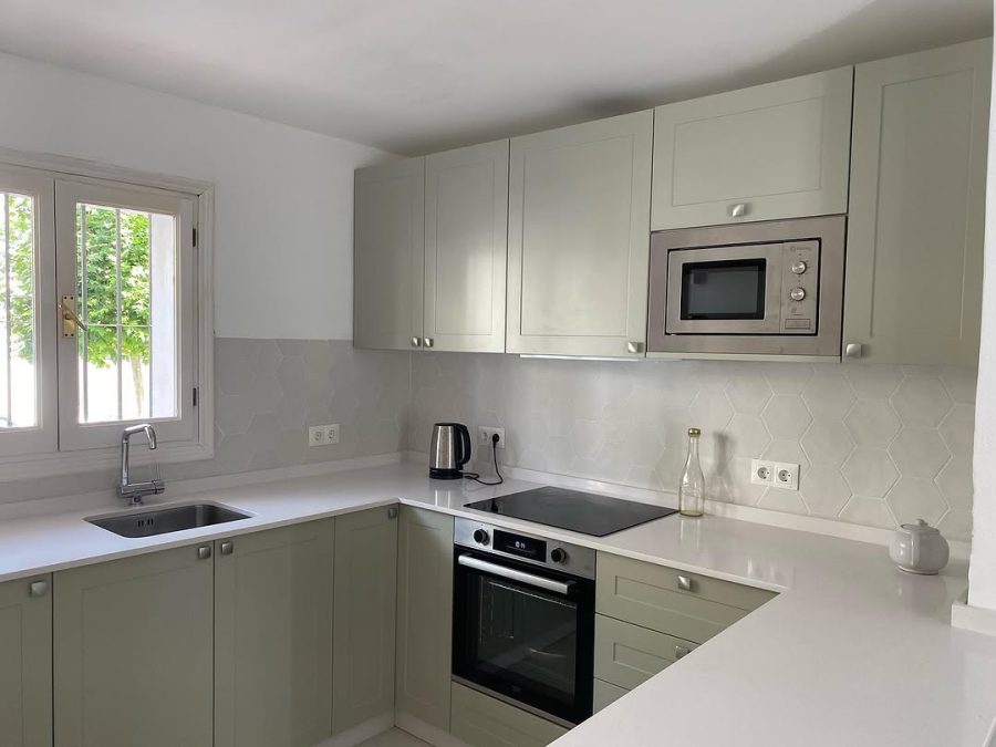Cocina moderna instalada por Cocinas Guzmán